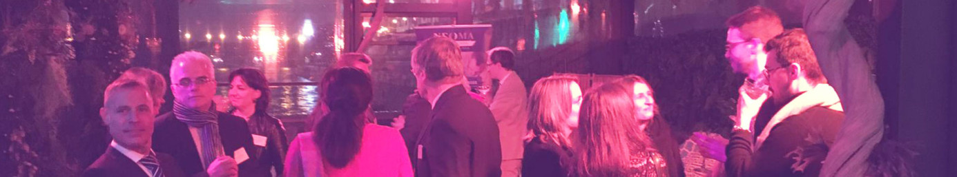 Événement de networking organisé par NEOMA réunissant enseignants et partenaires professionnels